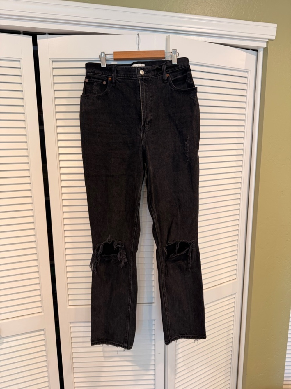 Abercrombie & Fitch Black Distressed Straight-Leg Jeans